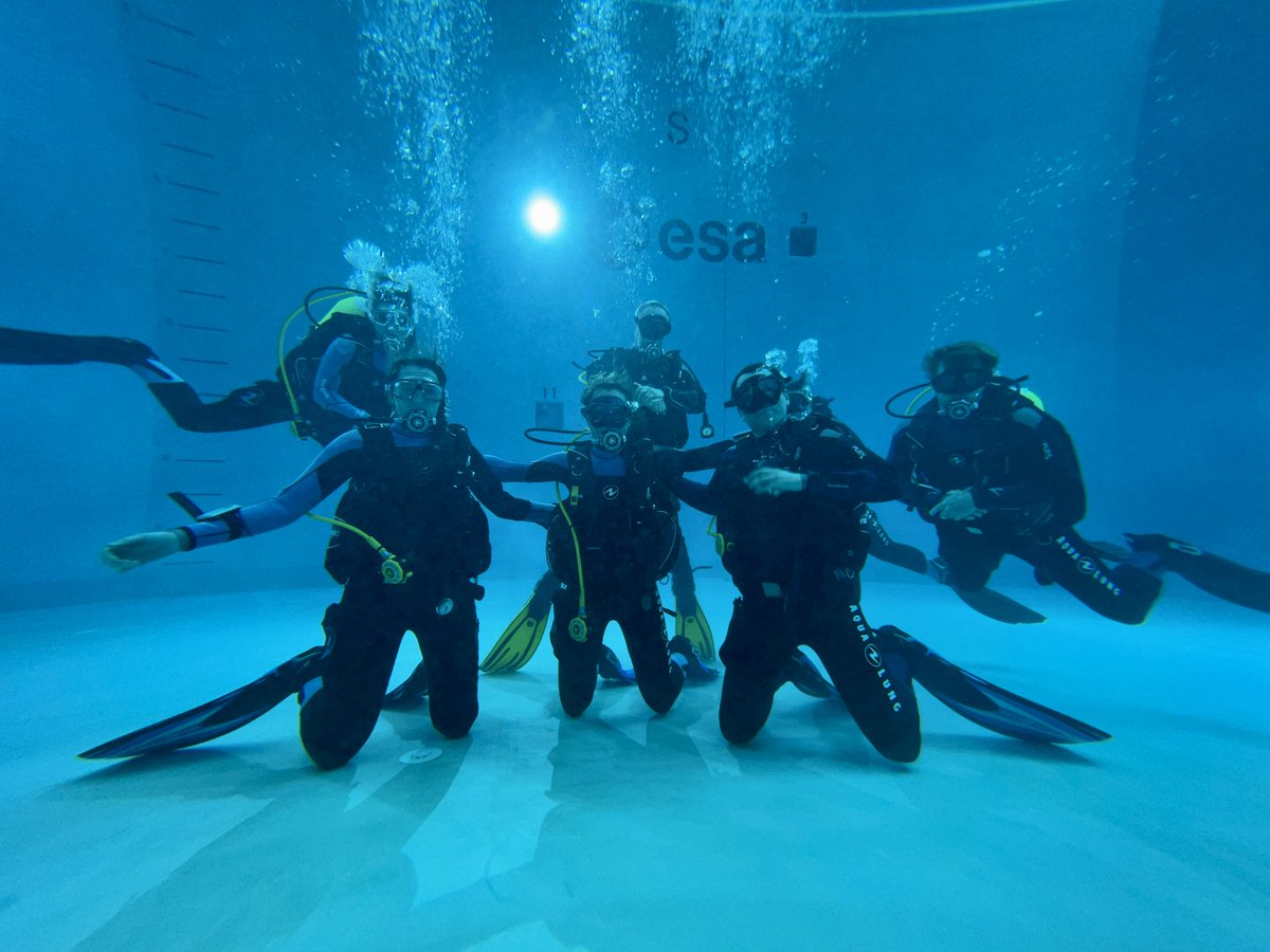 📔 Astronaut candidate diary - wk 9 Among other activities: first step of a long #training toward extravehicular activities in @ESA's 'pool', the NBF. Thanks for this high-level training to @ESAstro_trainer & @COMEX_officiel divers Kathrin, Ben, Fabian, Andrea, Niels, Helena 🙏
