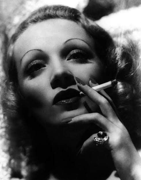 #MarleneDietrich