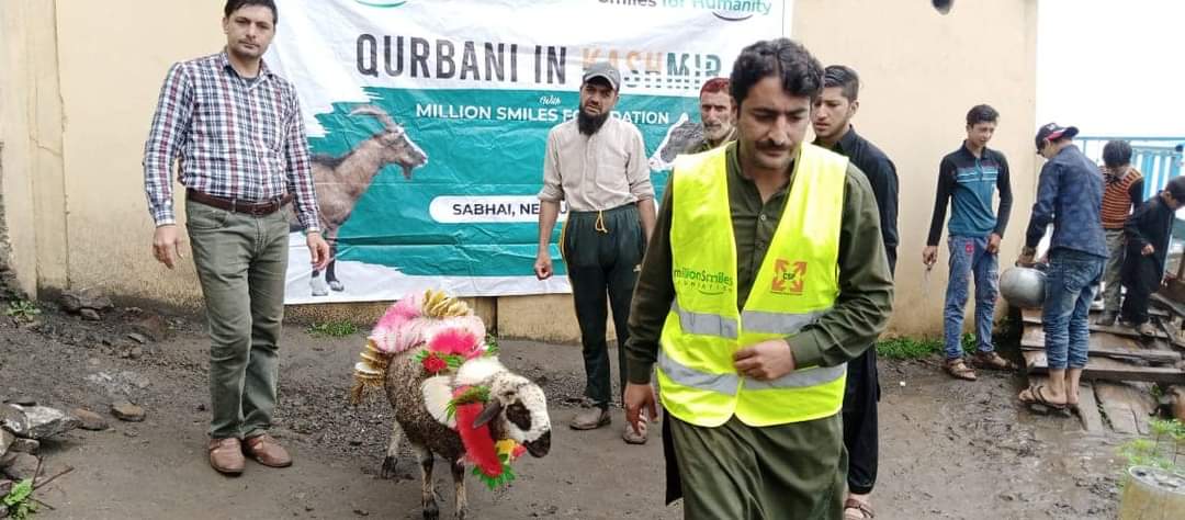 HajraLone's tweet photo. Support our team as much as you can. Your little donation can mean a lot.
#Qurbani_withMillionSmiles https://t.co/8jHMsDnL0j