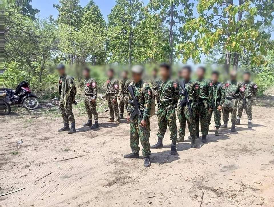Ministry Of Defense of NUG held armed ceremony to the comrades from PDF Battalions in #Sagaing Region.