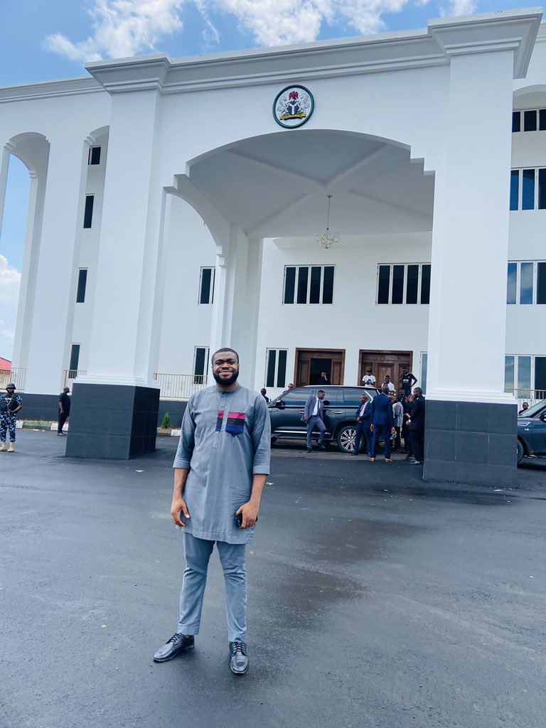 In the supposedly “New” Abia State Government House.