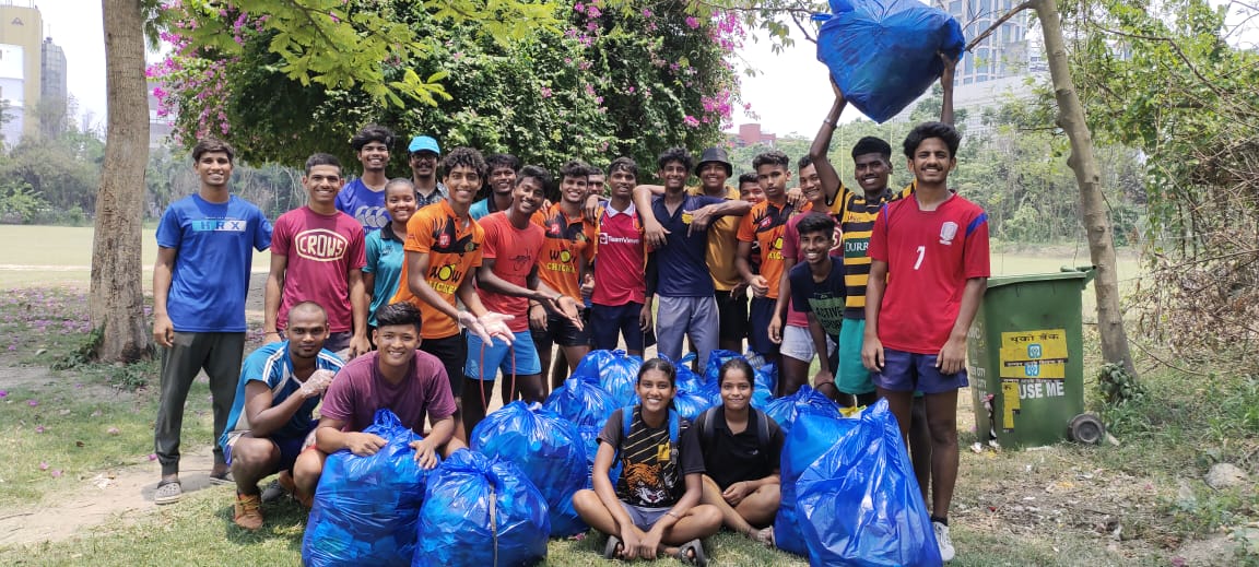 Superb job from this mob with a deep clean of Crow Field.
Wish it wasn't so, but it is a rubbish magnet.
We also need to develop a 'how to use a bin' programme for all those who enjoy the space!