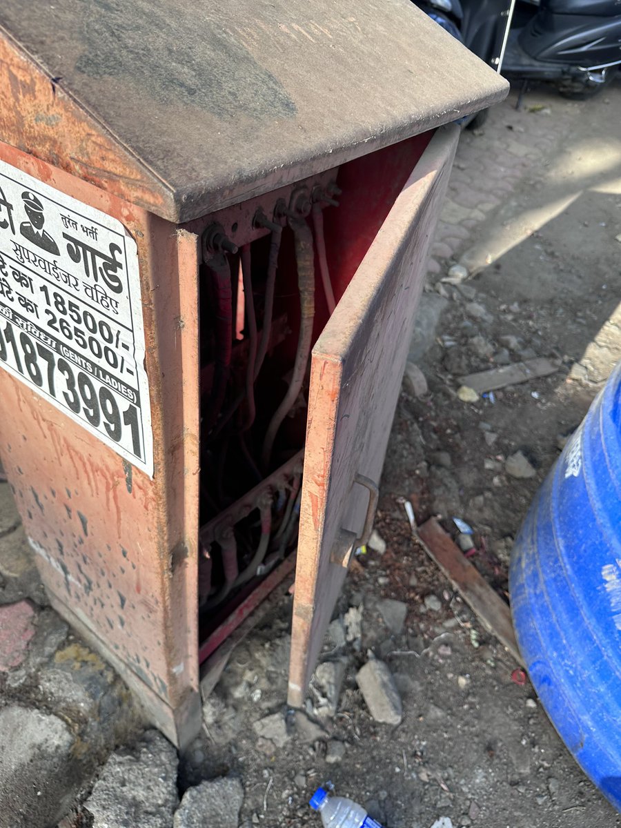 Savinish's tweet photo. @Adani_Elec_Mum The Junction box is open since a month. Request you to kindly fix this box at the earliest Box no 27070210. Add:- Next to Mfitness  Plot  163-163 RSC 1-A, Near BOB Gorai 1, Boriavli West 400091 https://t.co/dLKRuKkJzT