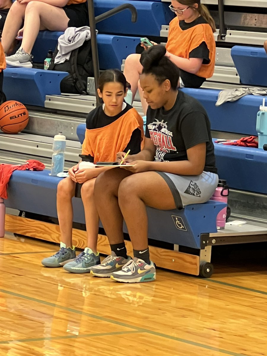 Camp means… graduated players learn what it means to coach! #lovetoseeit #CoachingupthefutureJags #GymRats ❤️💙🏀🐆 @TaysieT @Jerziebryant3