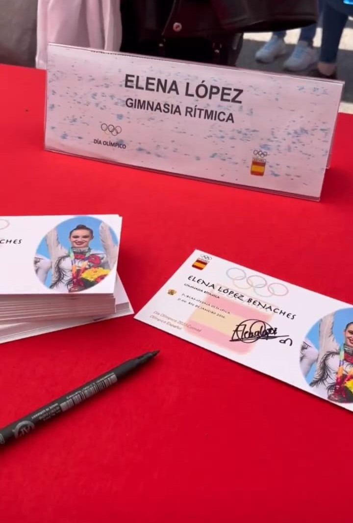 🤳 ¿Selfie y✍️ autógrafo de recuerdo del #DíaOlímpico?

🤳 Selfie y✍️ autógrafo de recuerdo del #DíaOlímpico