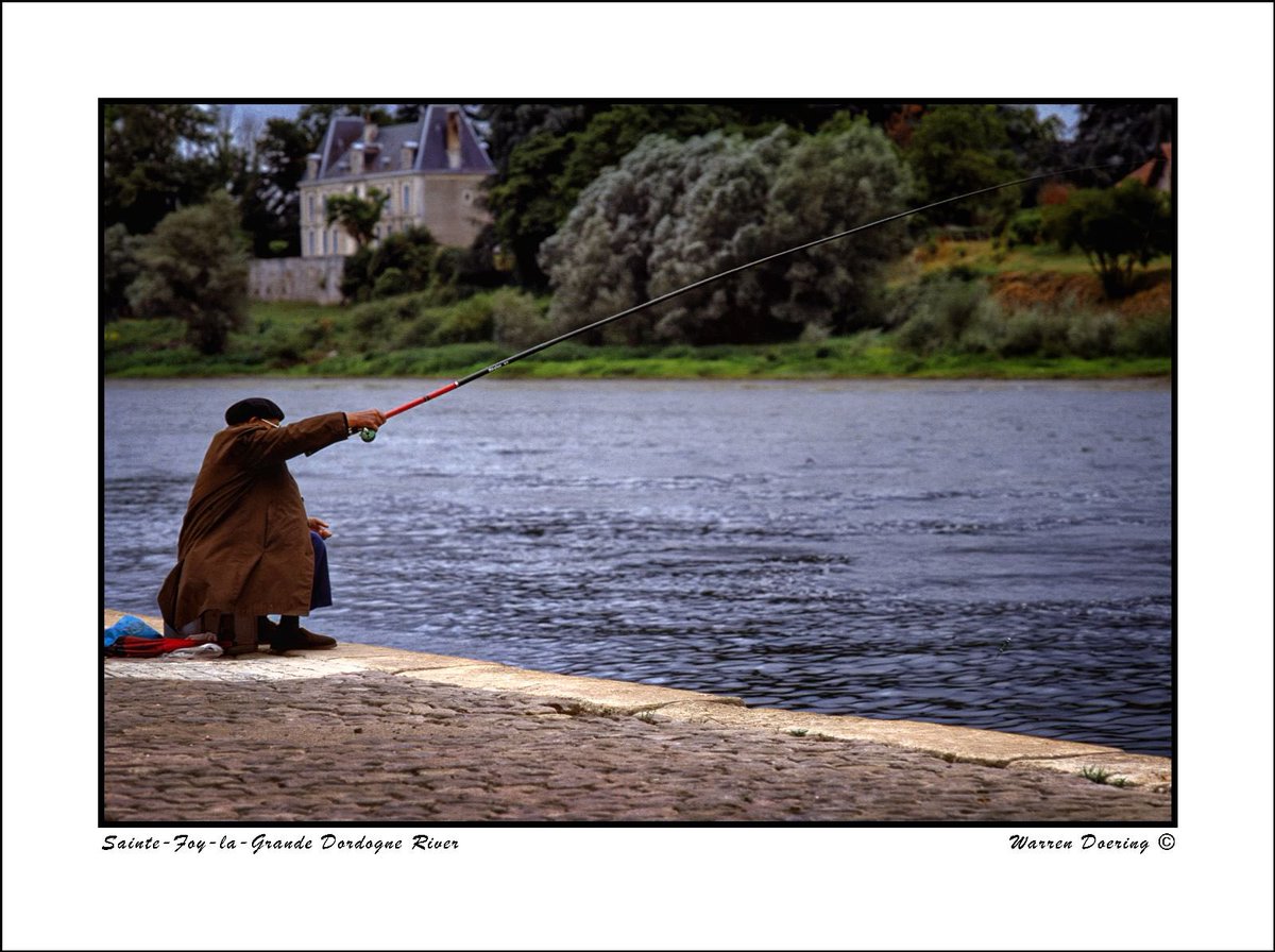 Morning Fishing Sainte-Foy-la-Grande on Dordogne River #photography #Ektachrome #film #Film135mm #135film #filmphotography #SainteFoylaGrande #France #southofFrance #fishing #DordongeRiver #Nikon #NikonF3 #river #frenchman