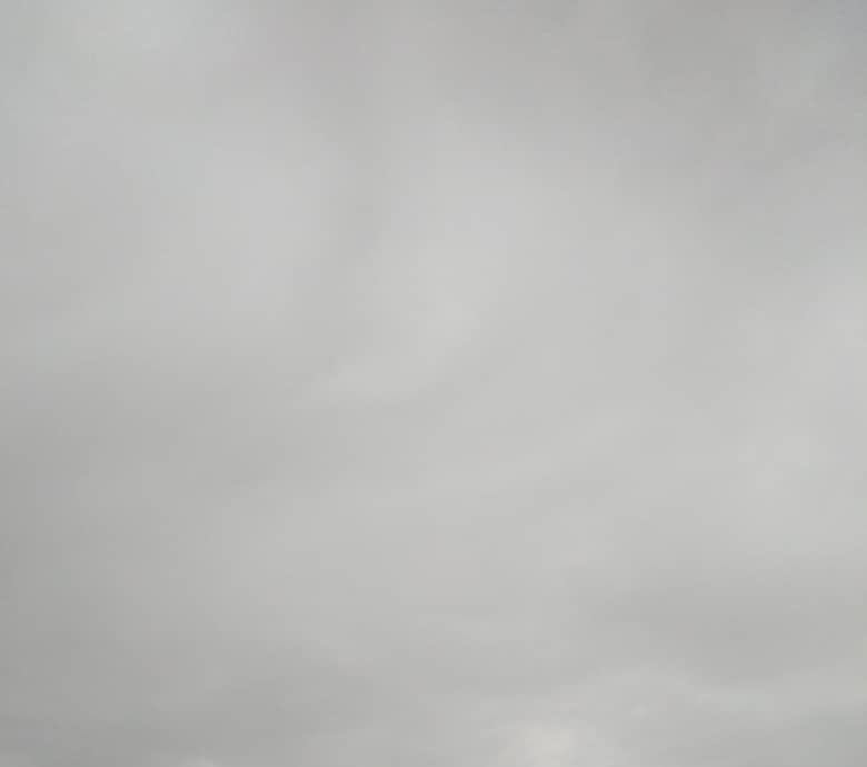 أمطرت ديرتي وتحلت بالجمال
ريحة مطر وغيوم جمّلت سماها 🤍.