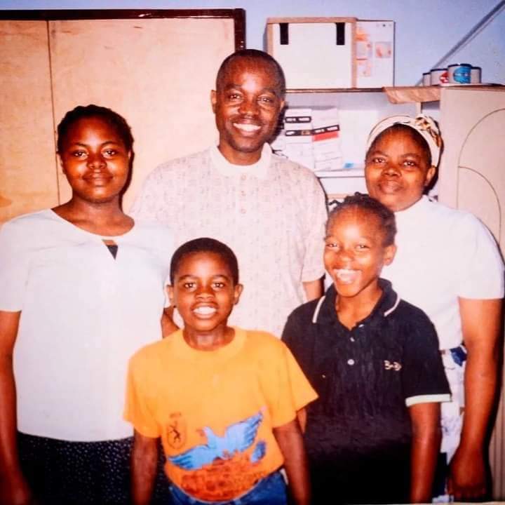 RechabiteMEDIA's tweet photo. Happy Wedding Anniversary To Pastor JF Odesola And Wife. 

Photo credit - Pst Odesola https://t.co/hUSTdJWFlQ