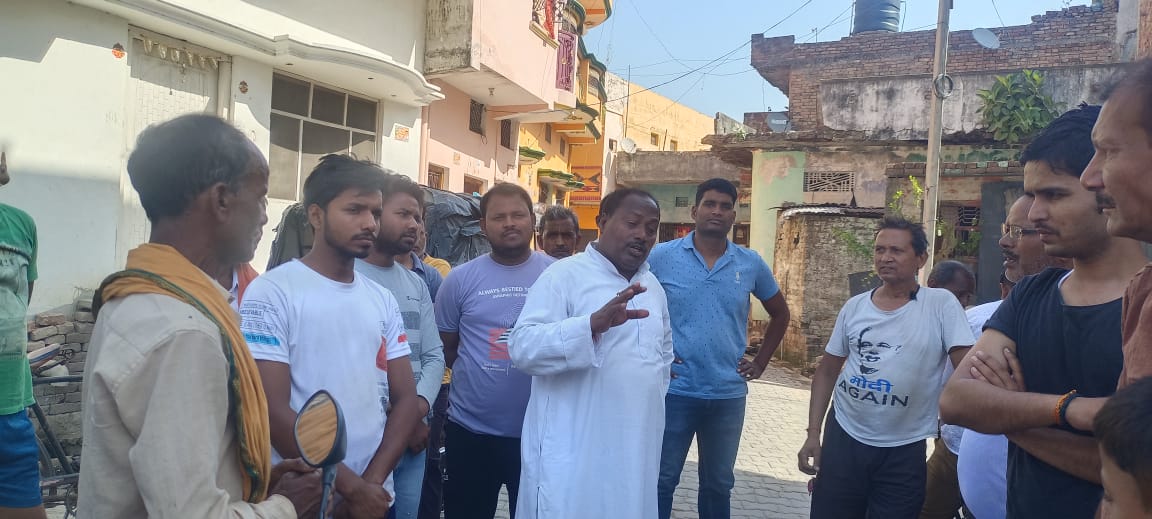 Soniyatribhuvan's tweet photo. नगर की सम्मानित जनता की समस्याओं को सुना और उसका निस्तारण किया गया..!!

सोनिया त्रिभुवन जायसवाल
अध्यक्ष नगर पंचायत सेवरही
(कुशीनगर)
@myogiadityanath @BJP4UP https://t.co/e5Q5ke4GCM