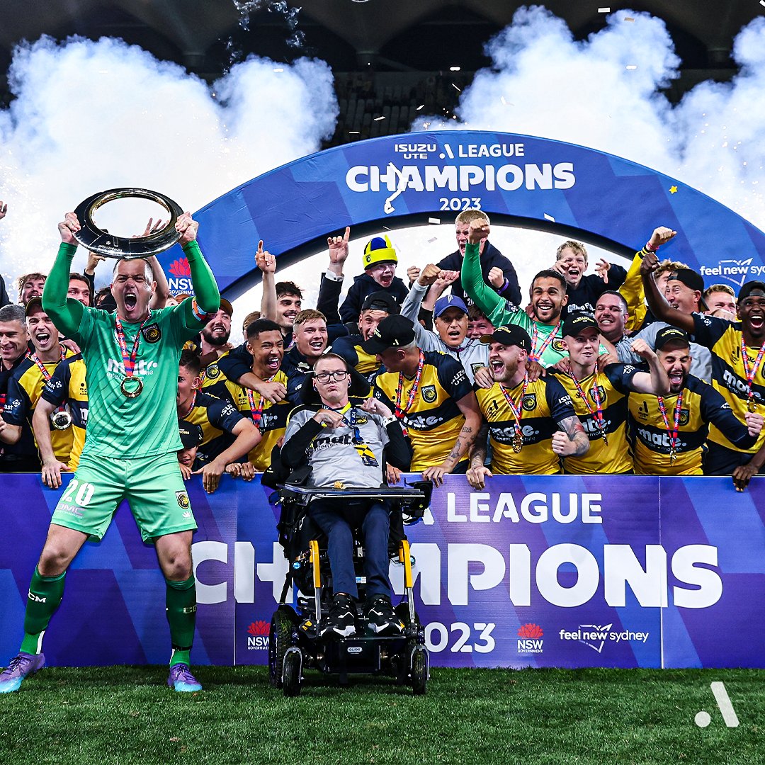 10 years of waiting is over. <a href="/CCMariners/">Central Coast Mariners</a> are the 2023 <a href="/IsuzuUTE/">Isuzu UTE Australia</a> A-League Champions 💛💙

📰: bit.ly/3N7WWRh 

#ALeagueGF