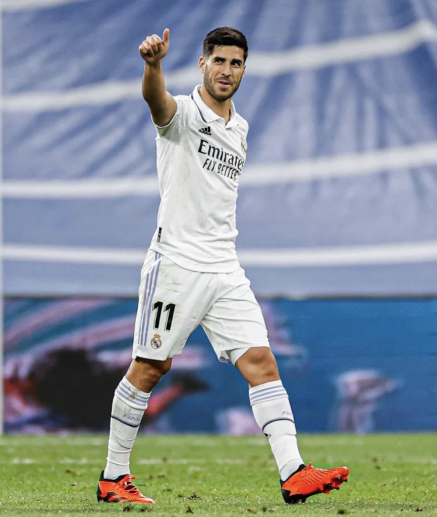 theMadridZone's tweet photo. 🚨| Marco Asensio’s farewell message: 

Dear Madridistas, 

Today I addresses you with a lump in my throat and a heart full of mixed feelings. It's hard to put into words everything I'm feeling right now, but I think it's necessary to do so to close this chapter of my life to the degree it deserves.

From a very young age, when I was just taking my first steps in football, I dreamed of wearing this glorious white jersey. Real Madrid became my passion, my dream and my most precious goal. And thanks to the trust placed in me by the club, I have had the privilege of making that dream come true during these wonderful years.

I want to take this opportunity to express my deepest gratitude to Real Madrid, the president, the board of directors, the coaches and all the people who work tirelessly behind the scenes to make this club such a special institution. Your dedication and professionalism have been essential in my development as a player and as a person.

But I cannot forget the true raison of Real Madrid: it’s incredible fans. You are the soul and engine of this club. Your passion, your encouragement and your unconditional love are what drive us to give everything in every game and to experience unforgettable nights that I will always take with me.

I don't have enough words to express my gratitude to each one of you. I will always carry your support in my heart and I will remember with emotion every time I stepped onto the pitch at the Santiago Bernabéu, which from the first day I stepped on it I nicknamed it "My garden".

I also can't stop mentioning my teammates, together we have lived moments of glory, fought in every battle and celebrated unforgettable victories. Sharing a dressing room with world-class players has been a privilege and an honor. Your dedication, professionalism and friendship have left an indelible mark on my life. Thank you for being my football family.

However, the time comes when I have to make a difficult decision. I have decided to embark on a new course in my career in search of a project where I can reach new goals.

Although it saddens me to leave this stage behind, I am proud and satisfied to have always given my best, overcoming the difficulties that have come our way and leaving my mark on the club, winning 17 titles with unforgettable moments for everyone.

Thank you, dear Madrid fans, for all your unconditional support. We will meet again somewhere on this wonderful path of football.

I say goodbye to Real Madrid with deep gratitude and a heart full of love. It has been an honor and a privilege to wear this shirt, defend these colors and be part of the rich history of this legendary club, taking part in these 7 years of one of the most glorious stages of this club.

Thank you.