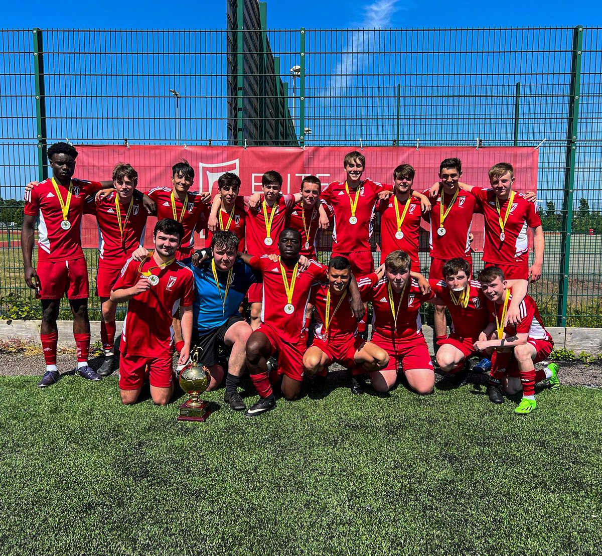 CHAMPIONS 🇬🇧🇹🇿🇺🇸 Our Under-17s secured the Liverpool County Premier Championship title today - what a fantastic achievement. Well done, lads - we couldn’t be more proud! 👏👏👏

#7EliteAcademy | #PlayerPathway | @AFCLiverpoolU21 | @AFCLiverpool | @accesssportcoll