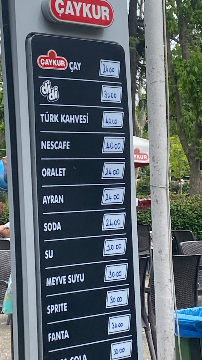 2 gün önce moda çay bahcesinde çay fiyatı 12 tl idi bugün 24 olmuş neyi fiyatlıyor bunlar?
