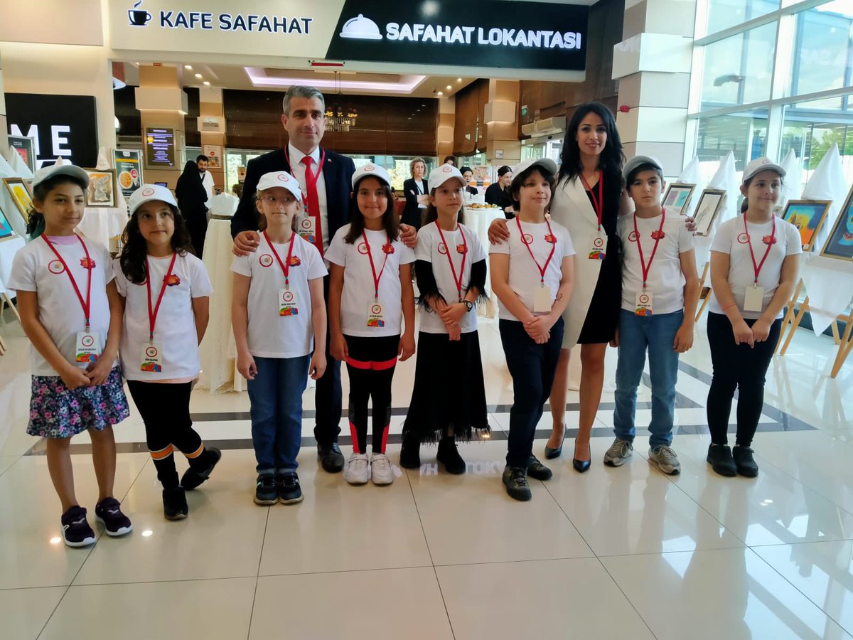 duzce_mem's tweet photo. Düzce Milli Egemenlik Bilim ve Sanat Merkezi Resim Sergisi 

Merkez öğrencilerinin yaptığı eserlerden oluşan sergi Şube Müdürlerimiz Mehmet Özgüngör, Veysel Dişçi, Yaşar Bilir ve Ahmet Girgin'in katılımıyla açıldı.

@tcmeb @tamerkirbac https://t.co/1TNUsLhU0W