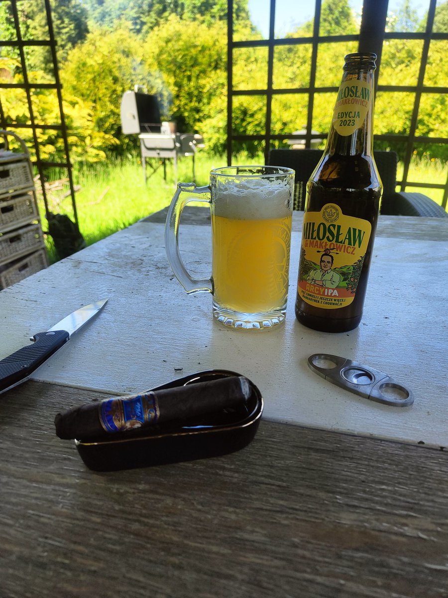OldUpa's tweet image. Dziś do liścia towarzystwo samego Pana Roberta :) wolna sobota, a dzień wolny trzeba święcić  :D #cigar #aficionado #bbq #beer