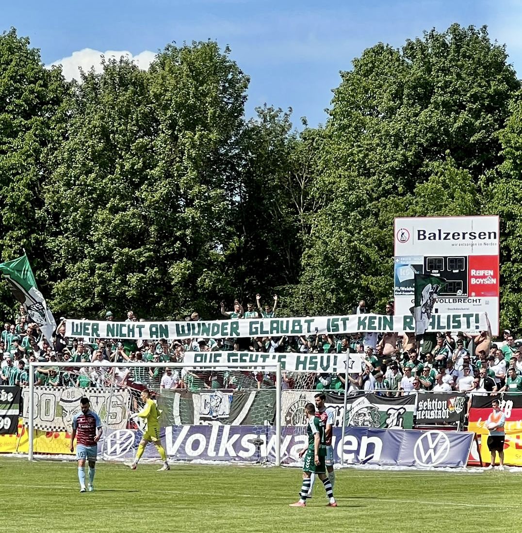 Glückwunsch zum Landespokalsieg @vfbluebeck 🏆 💚🤍
Danke für euren Support und eure Freundschaft #HSVfB
#vfb #Pokalsieger #Lübeck #Fankultur