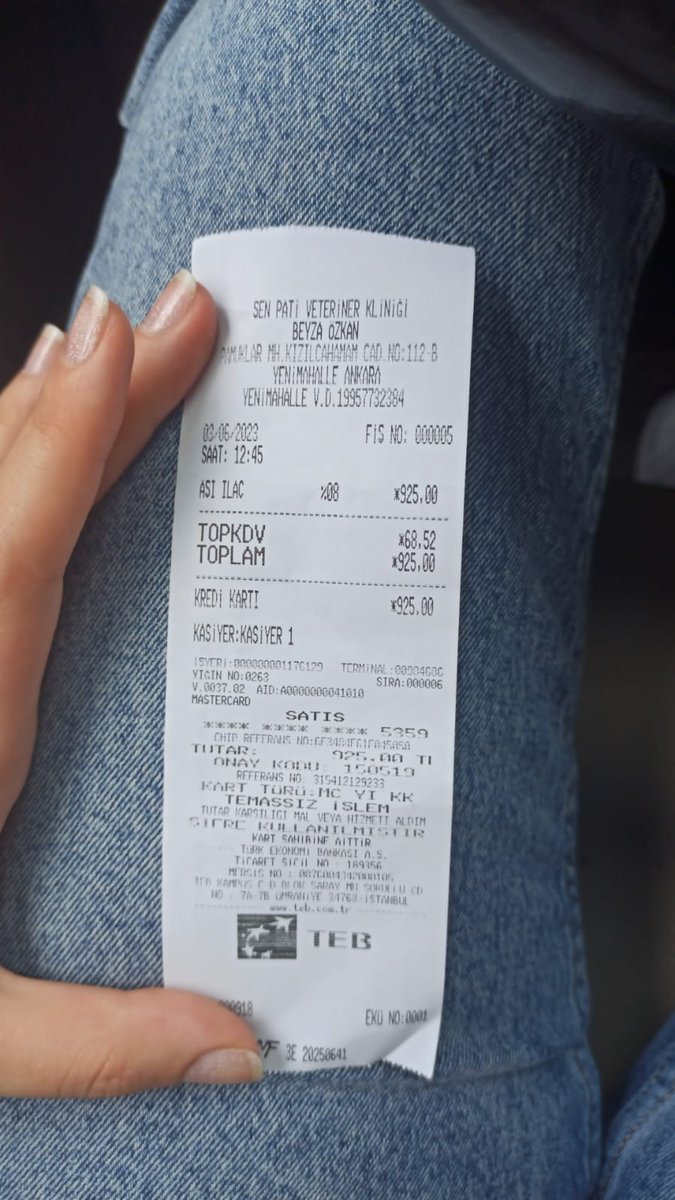 camurfip's tweet photo. Merhaba arkadaşlar. Çamur bahçede baktığımız kedilerden biri. Bizim yanımızda doğdu. Büyüdü. Şuanda 3 yaşında kısır. Bir süredir halsizdi. Kendi imkanlarımız ile veterinere götürdük ve maalesef ki bugün fip teşhisi aldık. https://t.co/VdMDxHtiLt