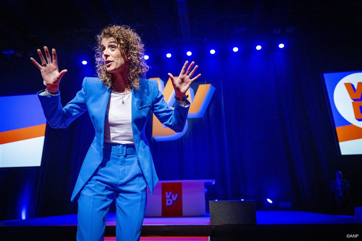 Leuk, een goochelaar op de open dag van de VVD.