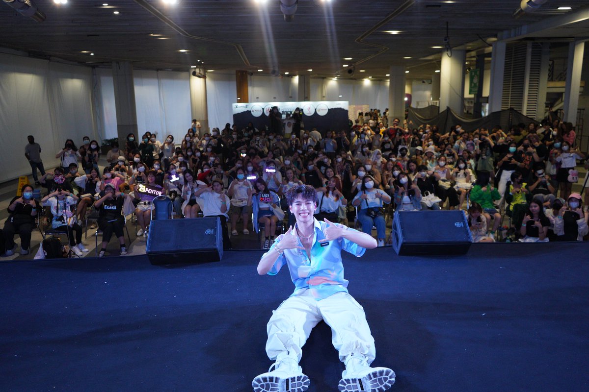 PentorJrp's tweet photo. สิ่งที่มันดีมากๆวันนี้ คือการมีอยู่ของทุกๆคนจริงๆ ขอบคุณมากๆนะครับ วันนี้สนุกมากกก ขอบคุณทางIdol Exchange และ MBK Center ด้วยนะครับ วันนี้กลับบ้านกันดีๆ พักผ่อนเยอะๆนะครับ เจอกันงานหน้าคร��บผม 💜#IdolExchangexPentorJrp #PentorJrp #ลักยิ้มของเป็นต่อ https://t.co/NafThZkFTI