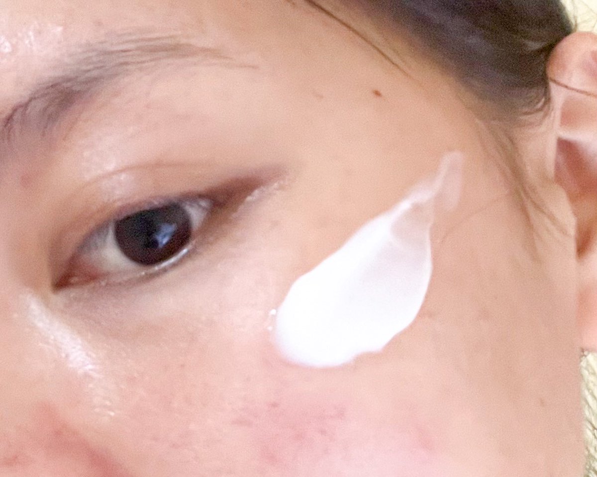 imwntn_'s tweet image. มีครบเซ็ตแบบนี้เป็นแบรนด์ลูกรักได้ยัง เมื่อมีทั้งเจลล้างหน้า และกันแดดตัวดังของ #RoundLab เราจะพลาดน้องม้อยเจอร์ได้ยังไง เป็นสินค้าที่เหมาะกับคนผิวแห้ง แต่งหน้าไม่ติดแบบฉันมาก เนื้อครีมซึมไว ไม่มัน ไม่หนักหน้า เช้ามาหน้าใสเด้งชุ่มชื้นสุด อ้อใครหน้ามันก็ใช้ได้นะ ไม่อุดตันรูขุมขน