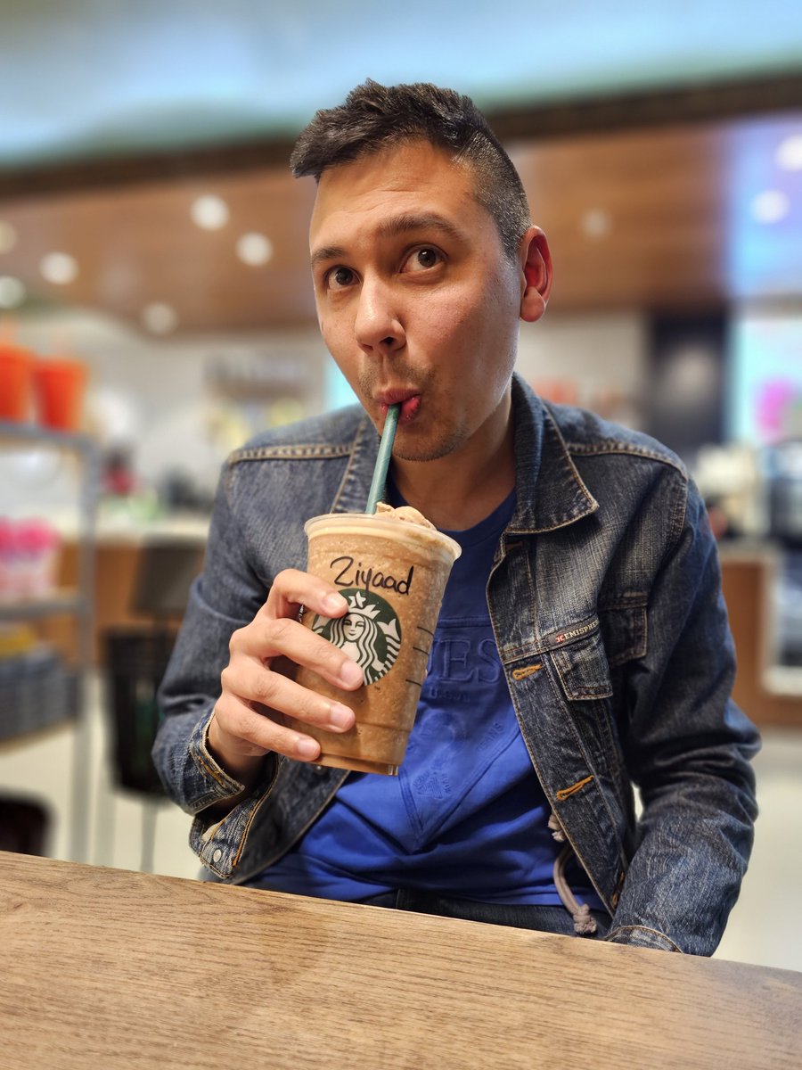 Starbucks Saturday 😎 New App, New Drink - The Chocolatey Pretzel Frappuccino 😍😋 📷 @nabihahd #withGalaxy @SamsungMobileSA #GalaxyS23Ultra 📍@Starbucks_SA #Starbucks #AllThatGlitters #StarbucksRewards #GUESSFamily #TManStyle #Halal #MyRiverside #iloveza❤🇿🇦 #AfterFajrGrind