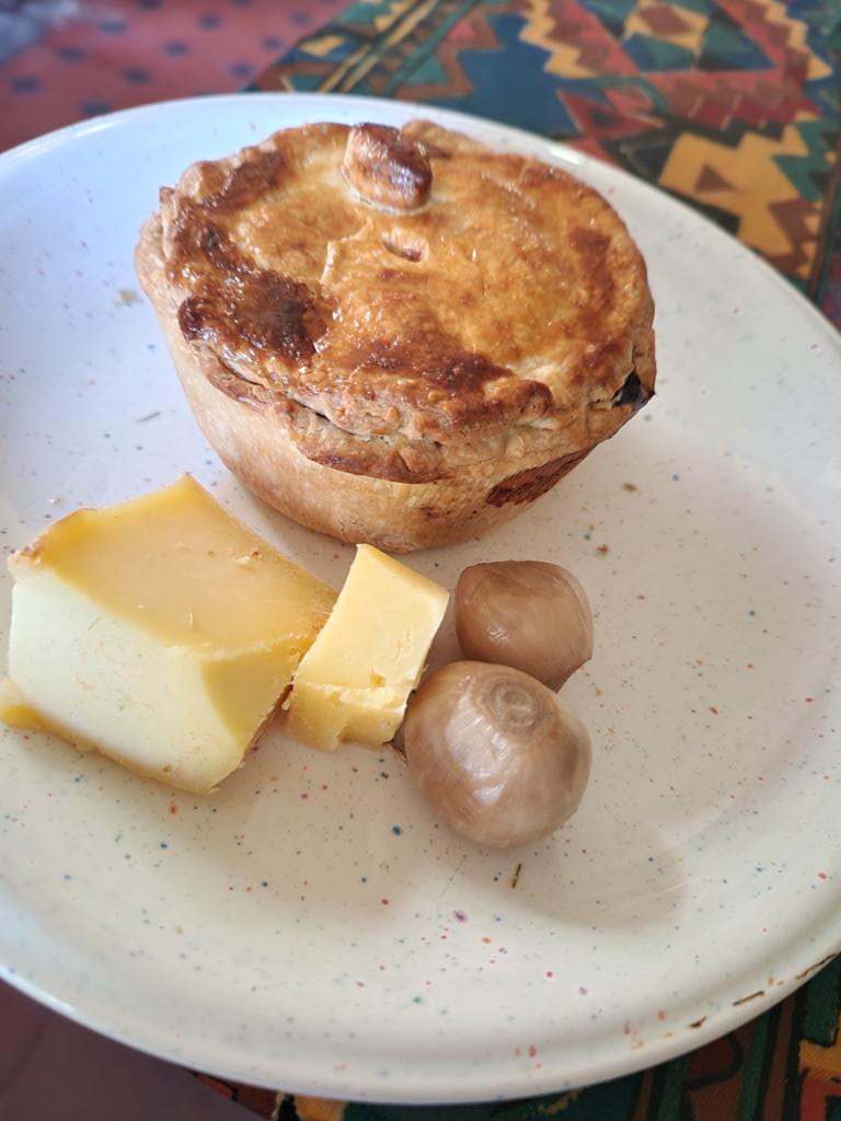 Lunch from <a href="/cdffarmersmkts/">Cardiff Farmers Markets</a> Roath. Minced beef &amp; Stilton pie <a href="/PenrhiwO/">Penrhiw Organic</a> Witheridge hay aged cheese <a href="/tycaws/">Tŷ Caws</a> pickles <a href="/innercitypickle/">Eira</a>