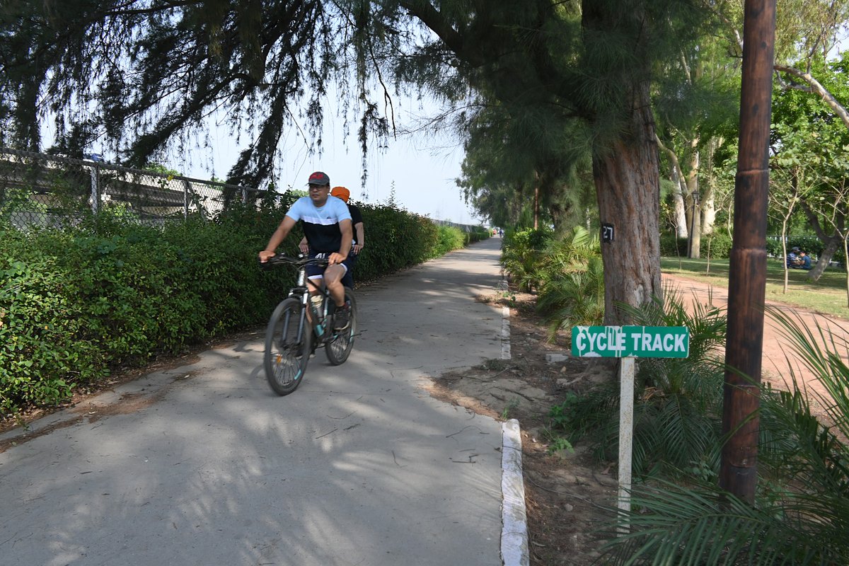 mcldhofficial's tweet photo. World Bicycle Day: Cycle tracks of over 5kms length established in different parts of city
MC Ludhiana appeal residents to avail the facilities and adopt cycling for better health
.
#WorldBicycleDay #CycleTracks #PromoteCycling #LeisureValleyProject #MCL #MCludhiana #CMOPunjab https://t.co/lxgk8ra6nU