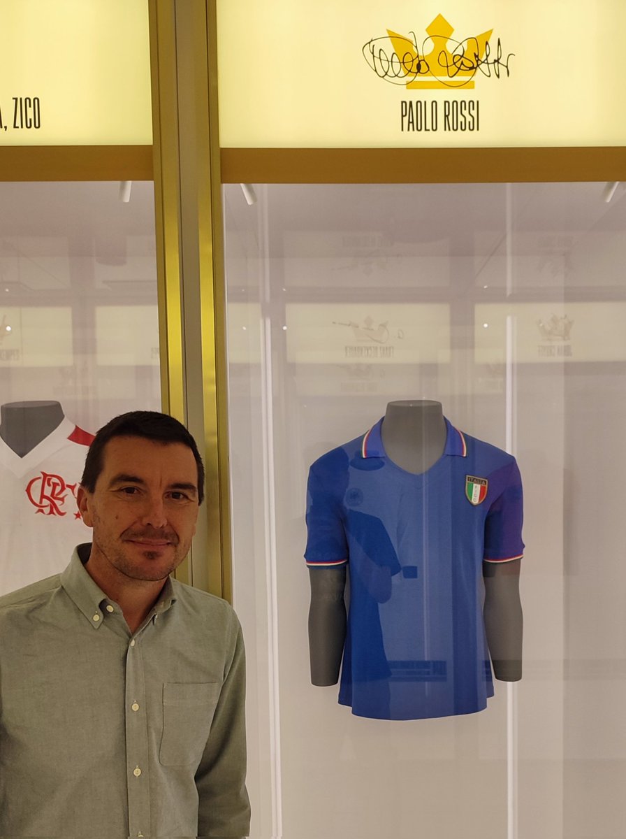 DlaRosaFC's tweet photo. En Museo Legends el gran Paolo Rossi. Inolvidable Bota de Oro en el Mundial España 82. https://t.co/57gQ89Uvid