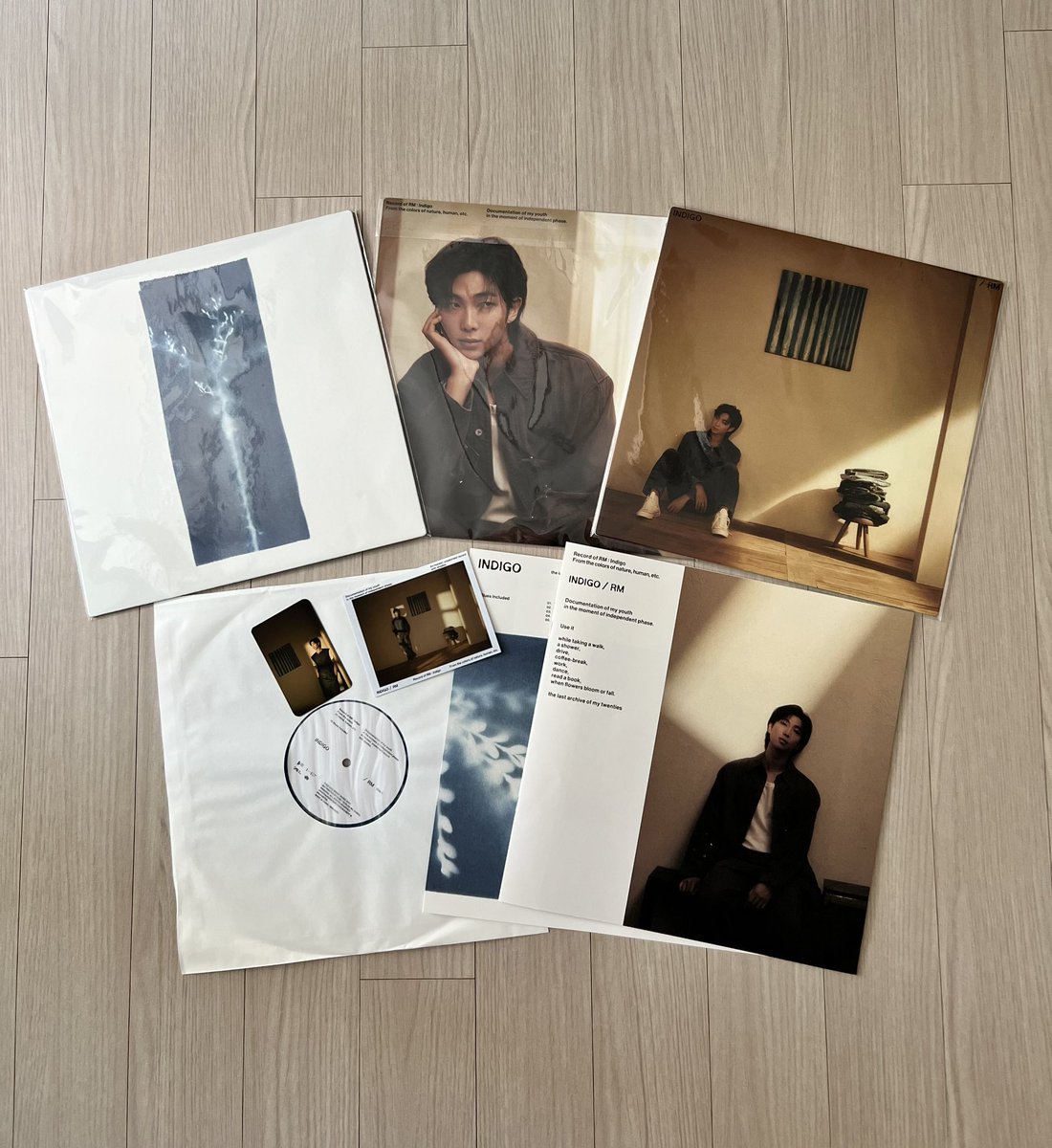 💙 INDIGO (VINIL) BY RM O vinil de Indigo já está entre nós! Veja