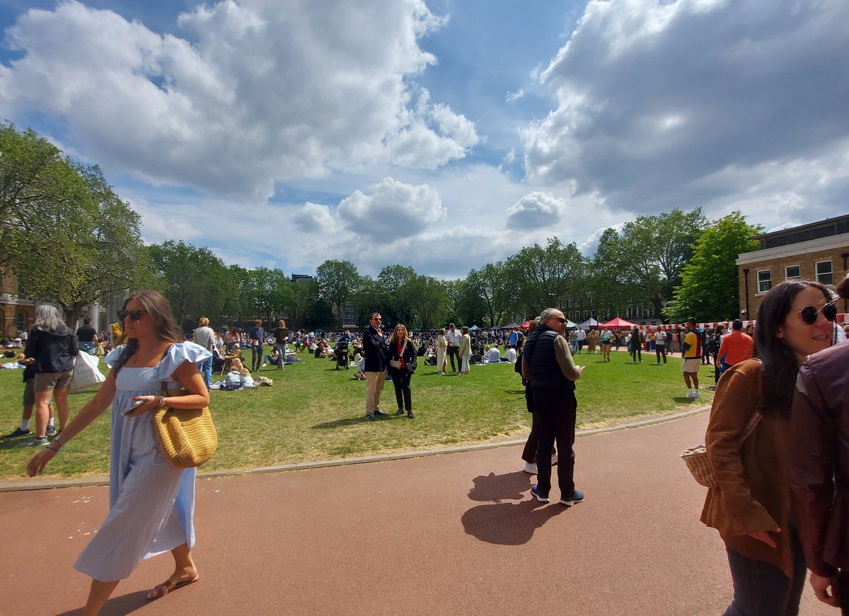 Sun's out at Duke of York Square! ☀️