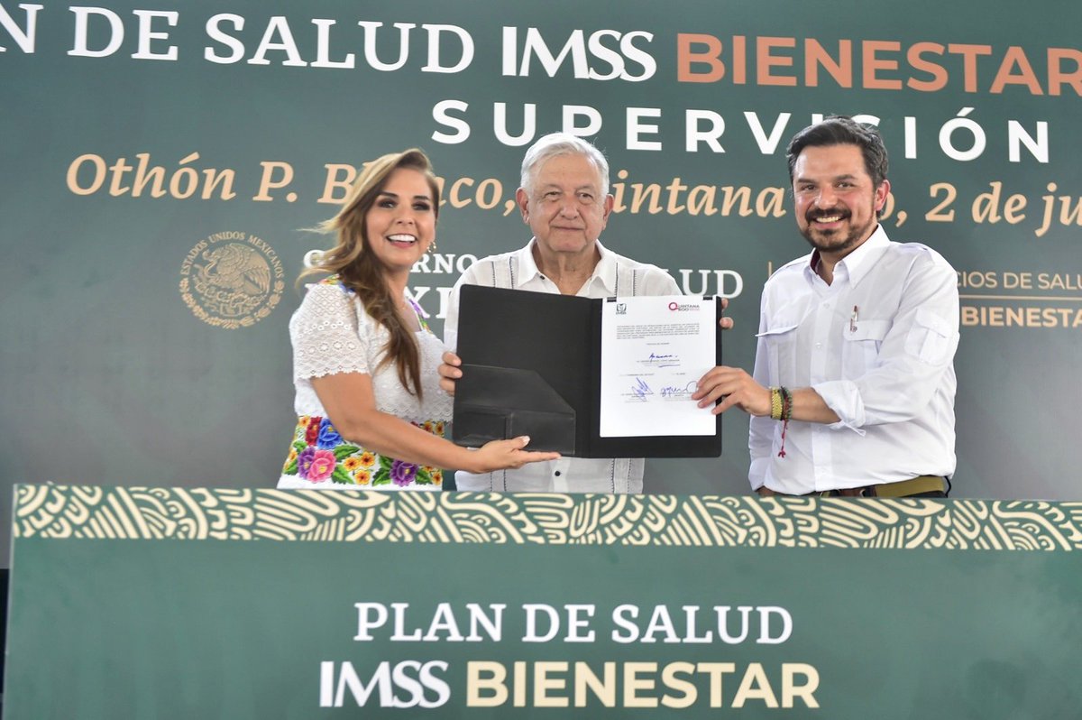 MaraLezama's tweet photo. Ayer, con nuestro presidente, @lopezobrador_ y el director general del @Tu_IMSS, @zoerobledo, firmamos el testimonio de inicio de Operación del Hospital Oncológico aquí en #Chetumal. 

Trabajando en conjunto con el @GobiernoMX, se ha logrado una inversión de 533.6 MDP, para la obra, equipamiento médico y mejora de imagen del hospital, para salvaguardar y cuidar la salud de quienes padecen cáncer. ¡Junt@s devolvemos la esperanza y el bienestar a quienes más lo necesitan!