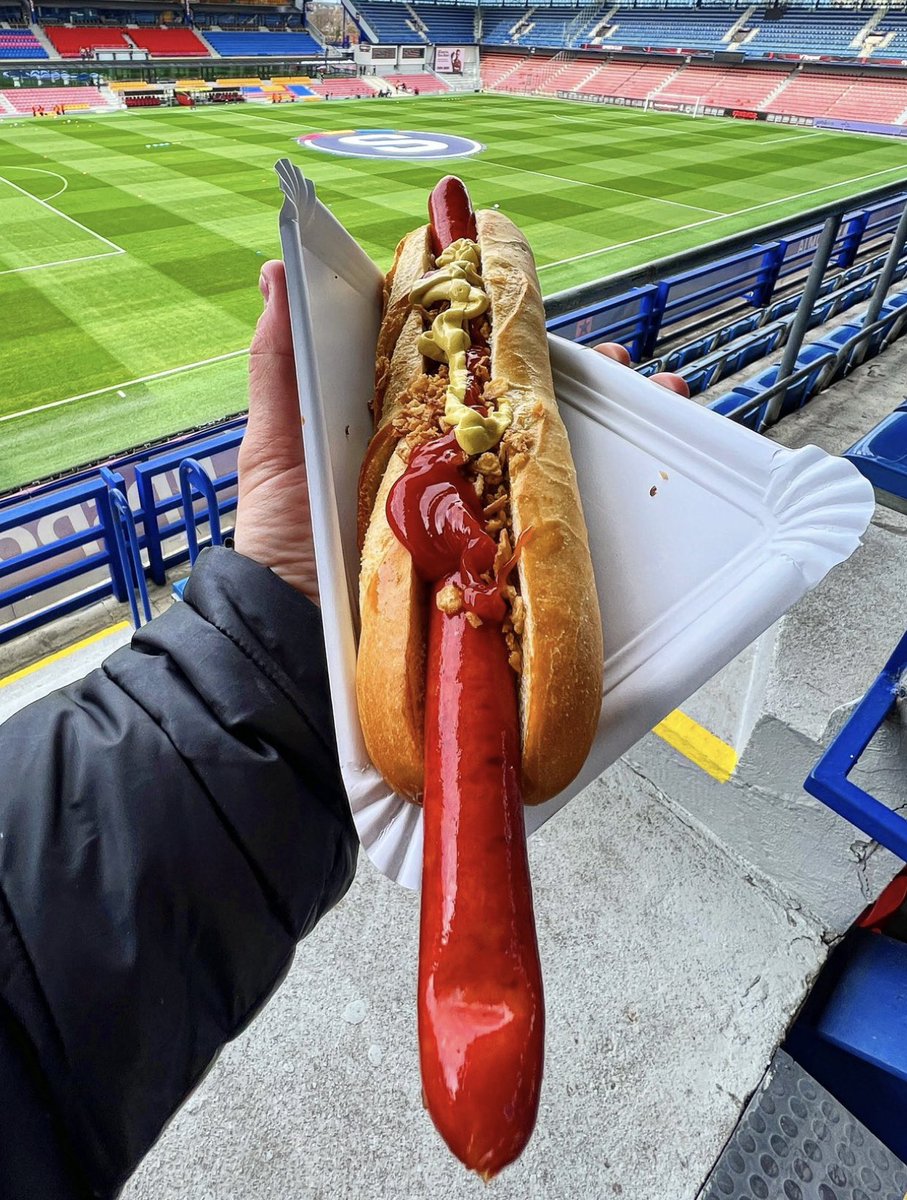 Spicy sausage at AC Sparta Prague (@ACSparta_CZ) 

🇨🇿 90 CZK (£3)