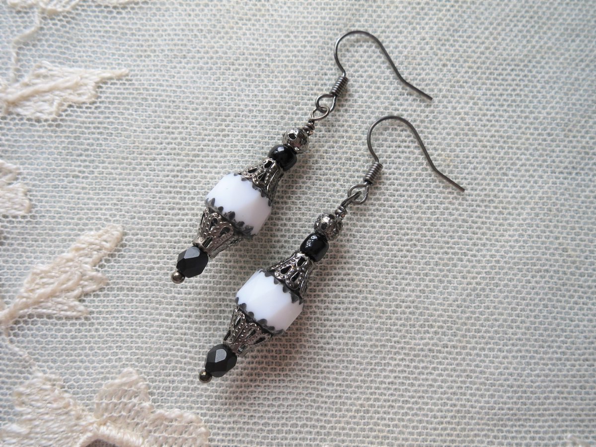 🧡Unusual Black & White Czech Glass Cathedral Bead Gunmetal Filigree Drop Earrings 🫶 #Handmade by me 🥰Also in Clip Ons💃Perfect gift for fans of unique jewellery  #etsy #EtsyStarSeller #MHHSBD #TheCraftersUK #Prom #shopindie #boho #handmadejewelry  etsy.com/uk/lovesvintag…