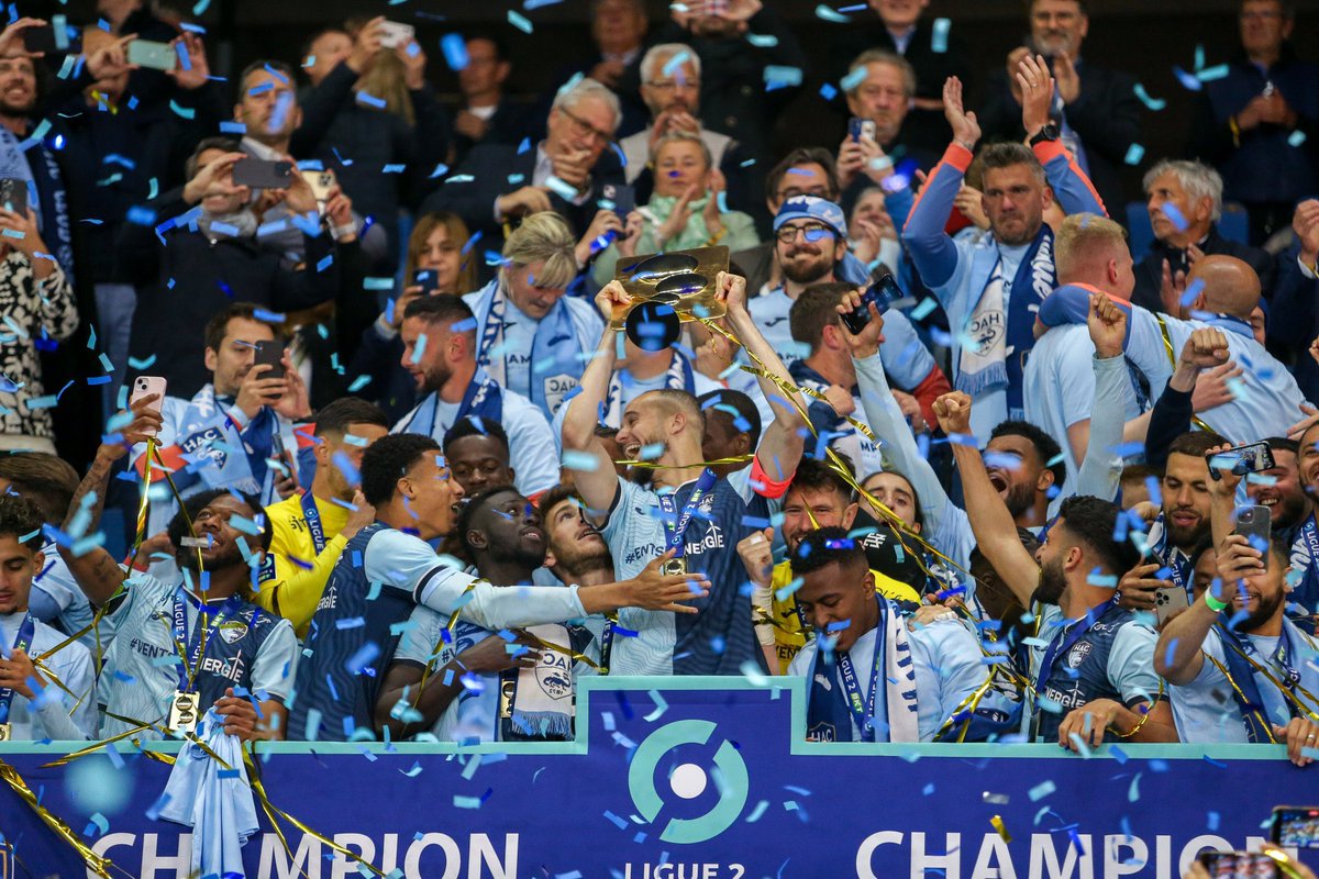VictorLekhal's tweet photo. CHAMPION 🏆💙  @Ligue2BKT https://t.co/7YdFQWS1YC