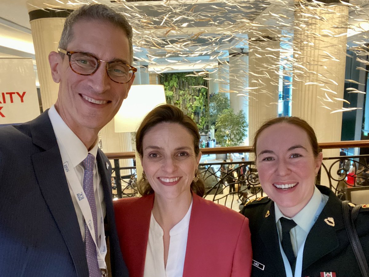 Jeandoieraci's tweet image. Great to finally meet the amazing ⁦@jacqui_oneill⁩ and ⁦@MelanieLake⁩. Thank you so much for highlighting  #WomenPeaceSecurity at #SLD23 in Singapore.
