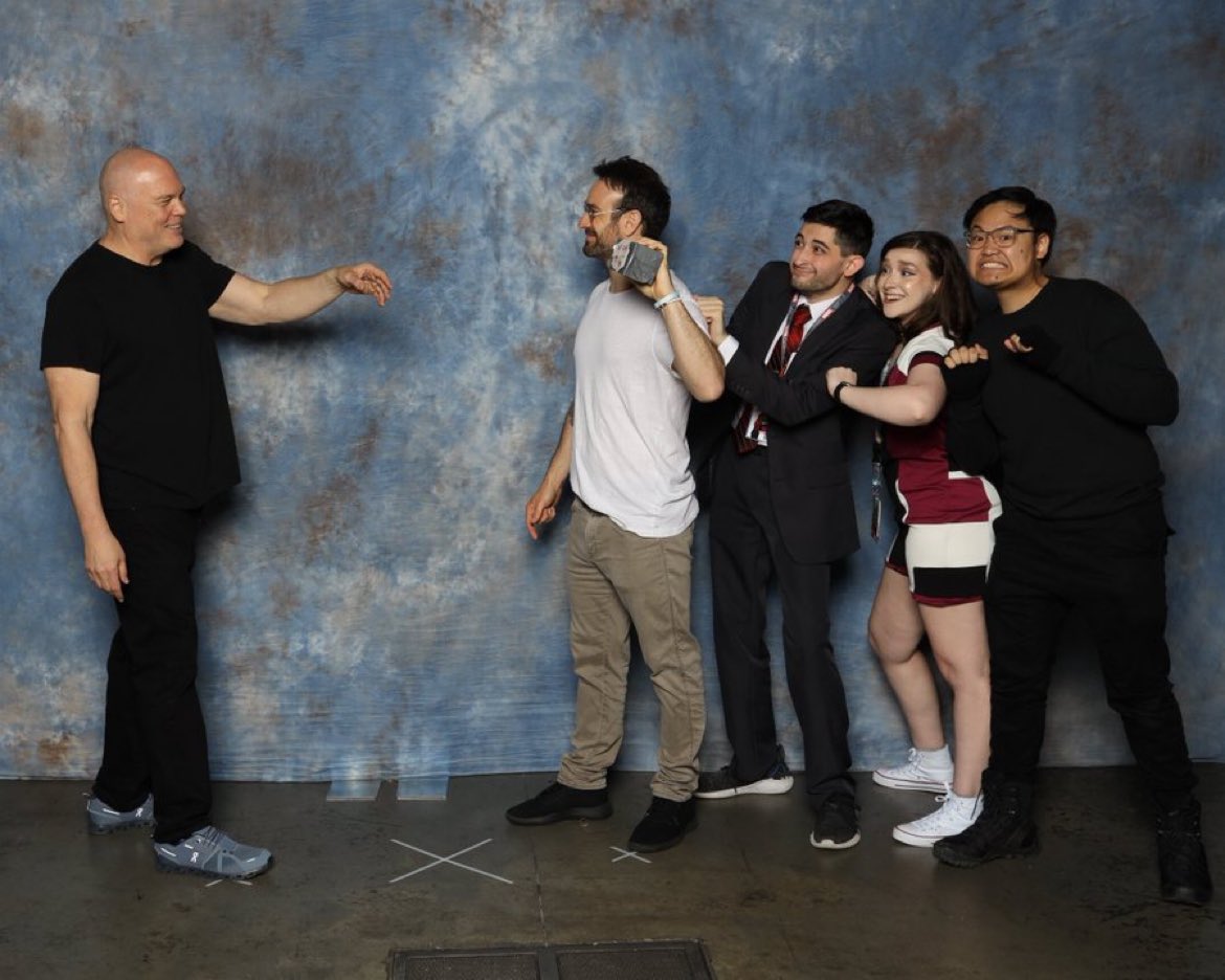 RT @DDevilUpdates: Vincent D'onofrio and Charlie Cox recreating the ‘SPIDER-MAN: NO WAY HOME’ scene with fans. https://t.co/vx4t5XTNkn