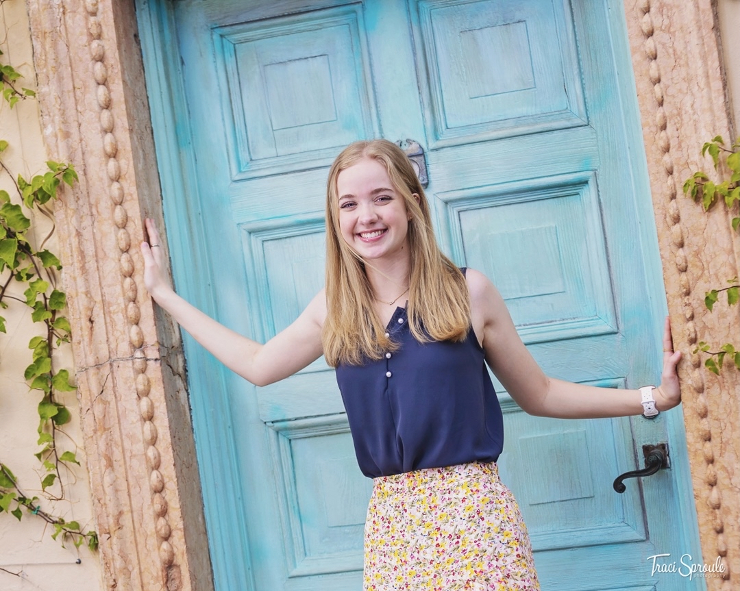 TraciPhotos's tweet photo. Congratulations @kinsey_raehayes ! 🎓🎉 

It was an honor capturing your senior portraits and watching you grow into the amazing person you are today. 

Wishing you all the best for your bright future ahead. Cheers to the next chapter! 👩‍🎓 #ClassOf2023 #SeniorPortraits #Graduat https://t.co/Q0qCN2zRmy