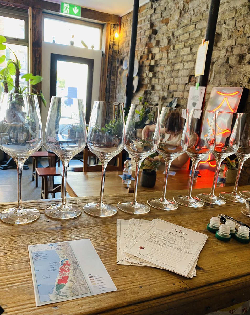 vingelist's tweet photo. “Chile Beyond 10 eur Bottle”
#vingelist #chile #chileanwine #saivignonblanc #casablancavalley #wset3 #maipovalley #colchaguavalley #leydavalley #cabernetsauvignon #malbec #riesling @leydawines @pulso_wines @mauriziogaribaldiwines @schwadererwines https://t.co/GXpDsKQVqb