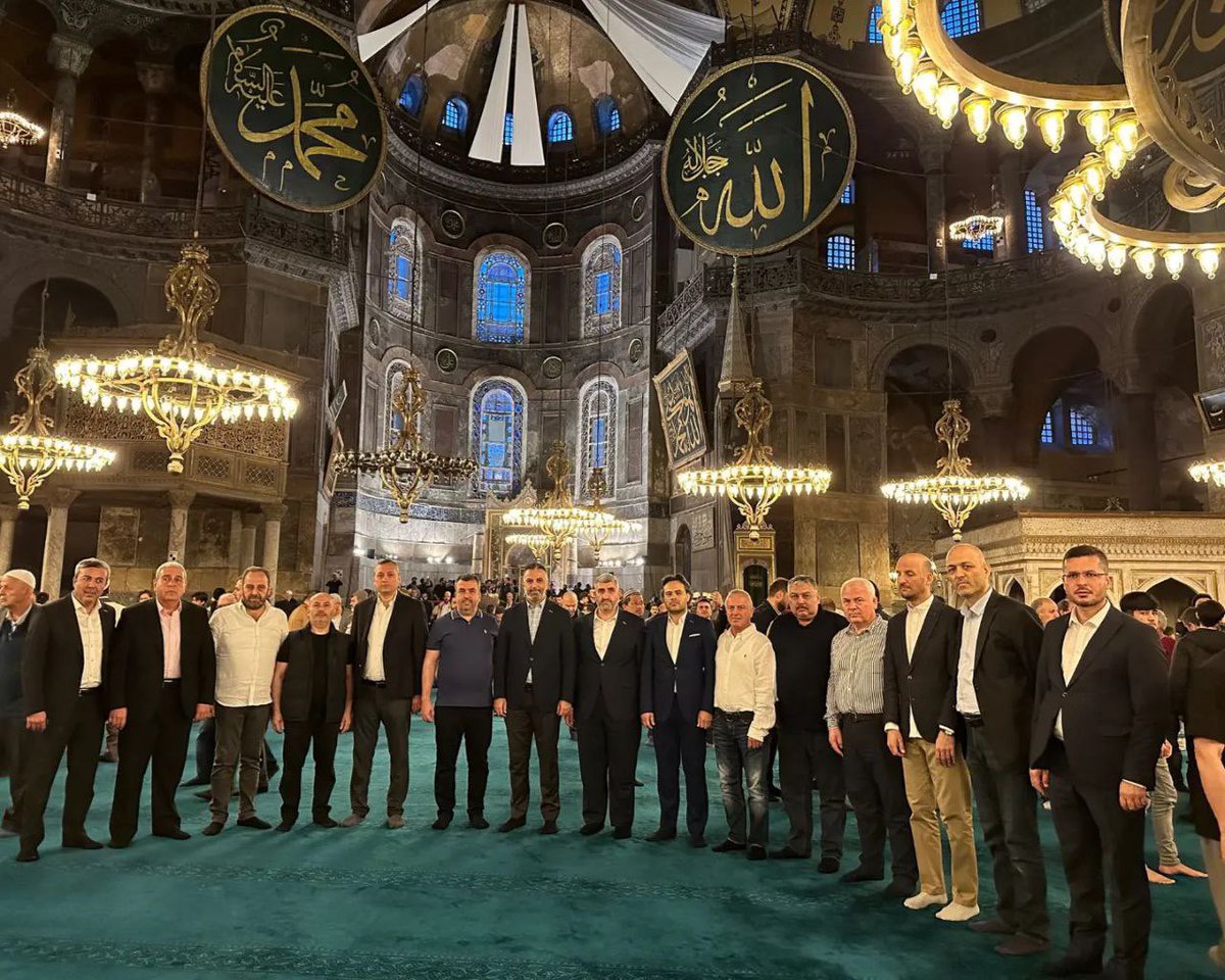 ilkermedeni's tweet photo. ... ve Prof. Dr. Necmettin Erbakan Hocamızın kabrini ziyaret ederek Ülkemiz ve Milletimiz için dualarda bulunduk. 

Yapmış olduğumuz bu anlamlı ziyaretlerin hayırlara vesile olmasını Cenab-ı Hak’tan niyaz ediyorum. https://t.co/2jHweEHzl1