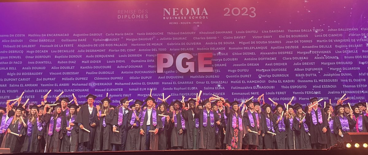 JBSantoul's tweet photo. #graduationNeoma ⁦@Zenith_Paris⁩ 
Une cérémonie incroyable!!! Bravo 🍾 aux diplômés de la promo 2022, dont l’ai eu le privilège d’être le parrain… ⁦@delphmanceau⁩ ⁦@NEOMAbs⁩ ⁦@NEOMA_Alumni⁩ https://t.co/rT2vSogVnF