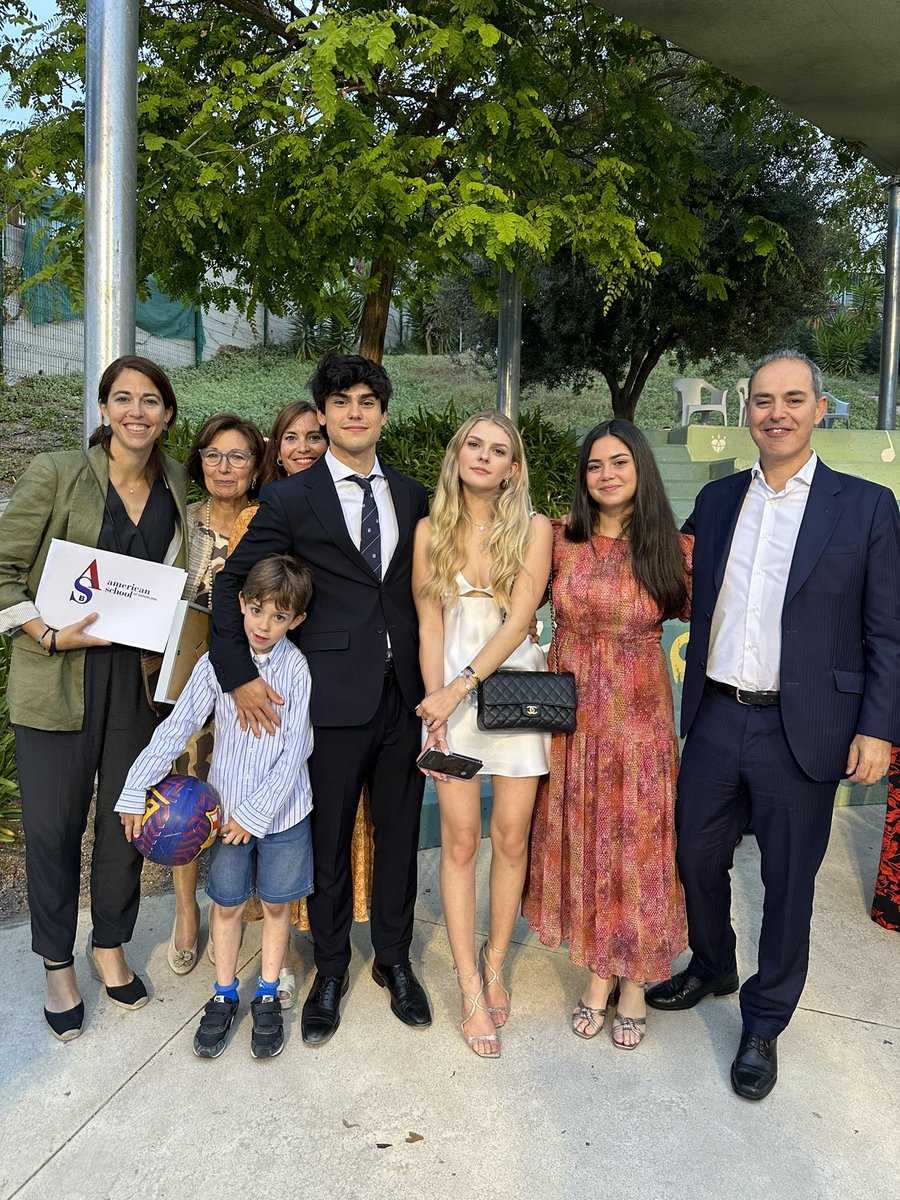 asb_alumni's tweet photo. Congratulations to the Class of 2023, who graduated in a beautiful ceremony on campus last night and are now officially @ASBschool alumni! ππ
Wonderful to see so many former ASB students, parents, teachers and friends join us for the celebration!
#ASBgrad23 #WErASB #ASB60th https://t.co/wFwfC5KxSZ