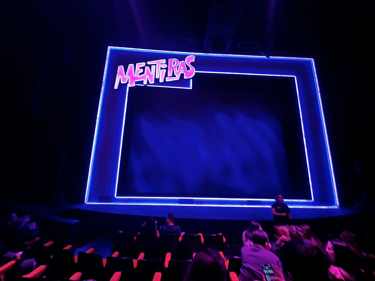 mvaesp's tweet photo. @Oficialmentiras #UnAñoEnMentiras #MentirasElMusical ese momento que estás esperando que den la tercera llamada para canta “Castillos” a todo pulmón es una sensación indescriptible https://t.co/pYo4AwIjG8