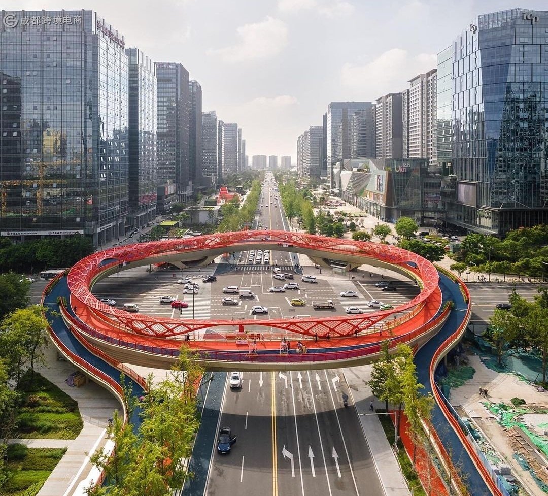 @OfficialGMDA when we'll get to experience such a skywalk near Huda City Centre ?  #Gurugram #urbandesign #urbanplanning #Haryana