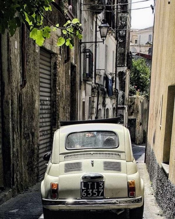 beyondcoolmag's tweet photo. #fiat #friday #fiat500 #fiat500cabrio #thankgoditsfriday #latio #italiancars #italianstyle #italian #lifestyle #travelphotography #lifestylephotography #sceneryphotography #cityphotography #beyondcoolmag #motion #travel #urban #life https://t.co/vUSyPLKzXt