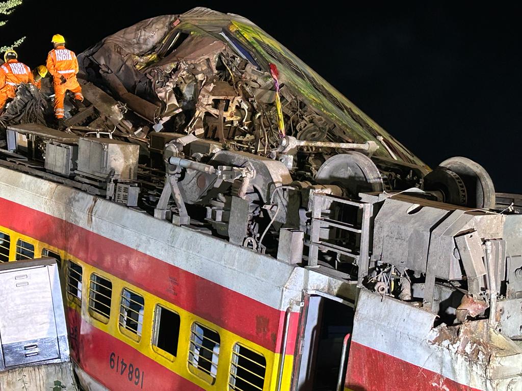 JPDas974's tweet photo. #Train Crashed at Bahanaga,Entire nation surprised and shocked about the tragedy. Casualty near about 300 and injured more than 1000. https://t.co/kBmHZteiEQ