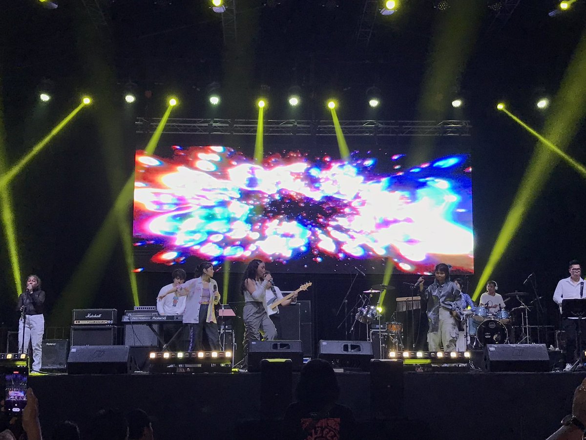 JavaJazzFest's tweet image. Feel the rhythm, surrender to the beat, and let's have some fun at #OutdoorStage With SALON Rnb (RL, KLAV, MONEVA, GAVENDRI)✨📷#BNIJJF2023
