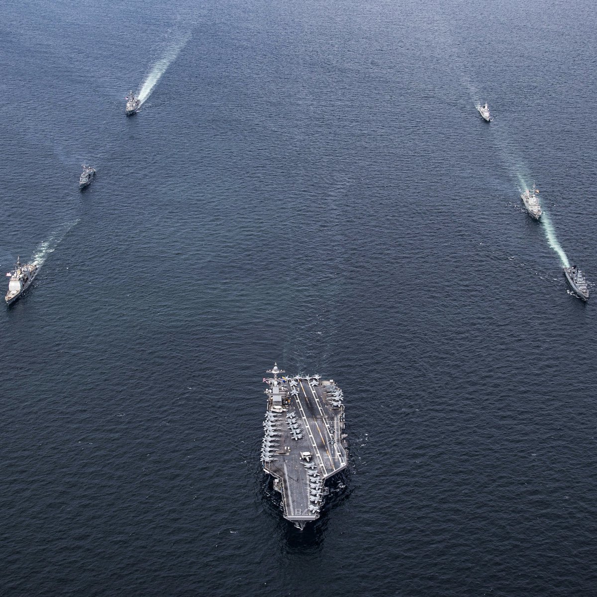 NATO's tweet image. 🇺🇸 US Carrier Strike Group sails under NATO command

In a continued sign of transatlantic unity, @Warship_78 came under NATO command while preparing to conduct activities in the Norwegian Sea with other Allied forces

More info: sfn.nato.int/newsroom/news-…
