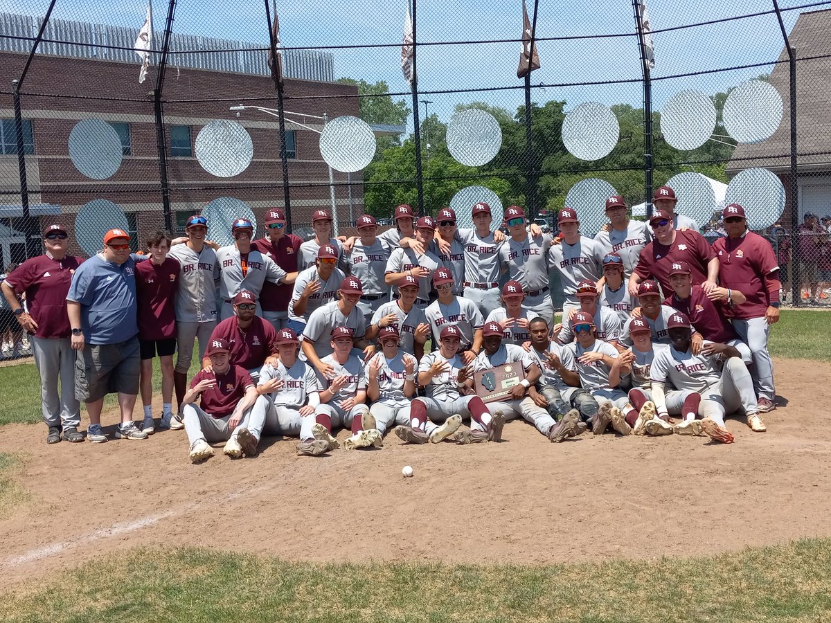 Tim_OBrien10's tweet photo. Brother Rice 6, St Rita 3 Final Class 4A sectional title. Cole Van Assen CG gem, 4-hitter with 8Ks. Chris Daugherty 2RBI, Jackson Natanek solo HR, Amir Gray + Aidan Nohava RBI each. Third straight sectional title for Crusaders (24-15). Will face Lockport/LW-East Monday in supers. https://t.co/UOD3AQ0zJn