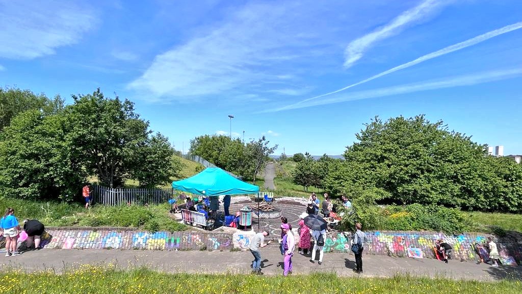 It was lovely to see the local community out enjoying the Cowlairs Labyrinth that has been restored by <a href="/GemmaCoyle7/">Gemma Coyle</a> and the young people of <a href="/yp_futures/">Young People's Futures</a> in Possilpark.