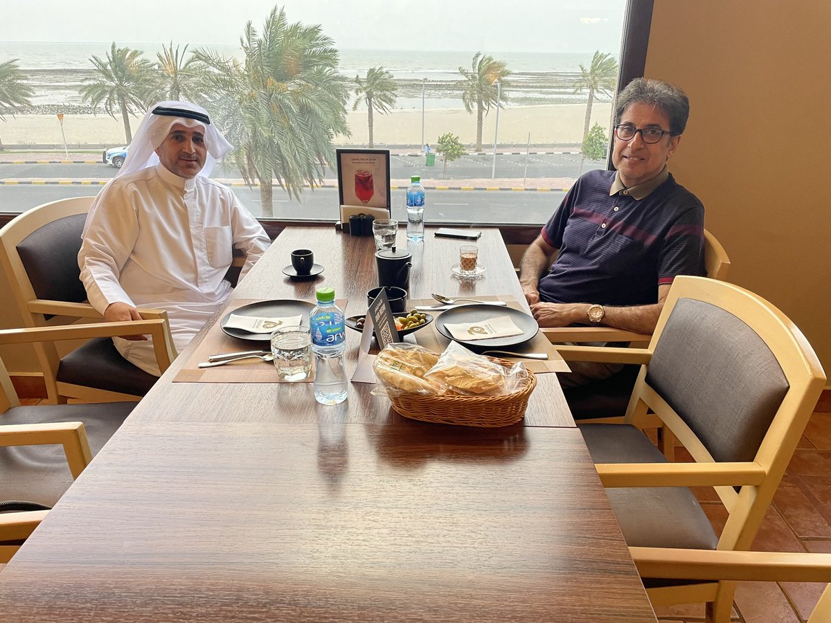 مع الاخ والصديق
سليمان الساحلي
السفير الليبي